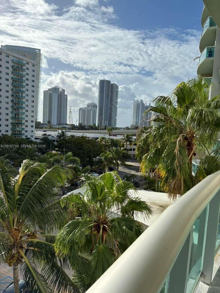 19390 Collins Ave 520 Property Photo 11
