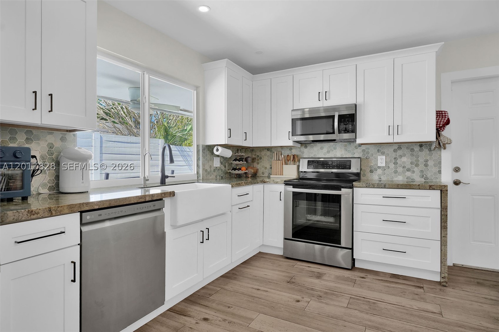 1301 Hollywood Blvd Property Photo 3
