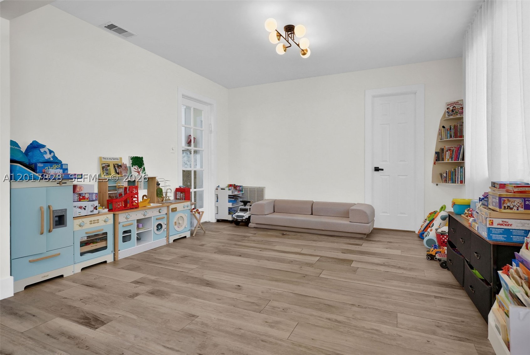 1301 Hollywood Blvd Property Photo 5