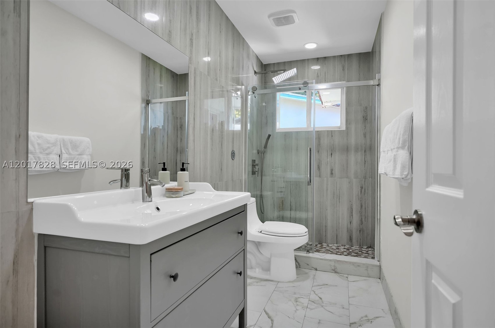 1301 Hollywood Blvd Property Photo 10