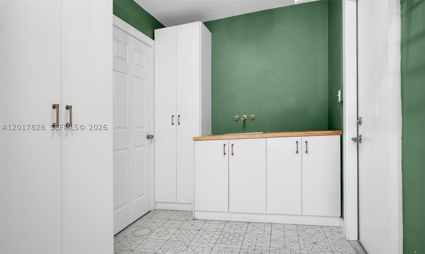 1301 Hollywood Blvd Property Photo 12