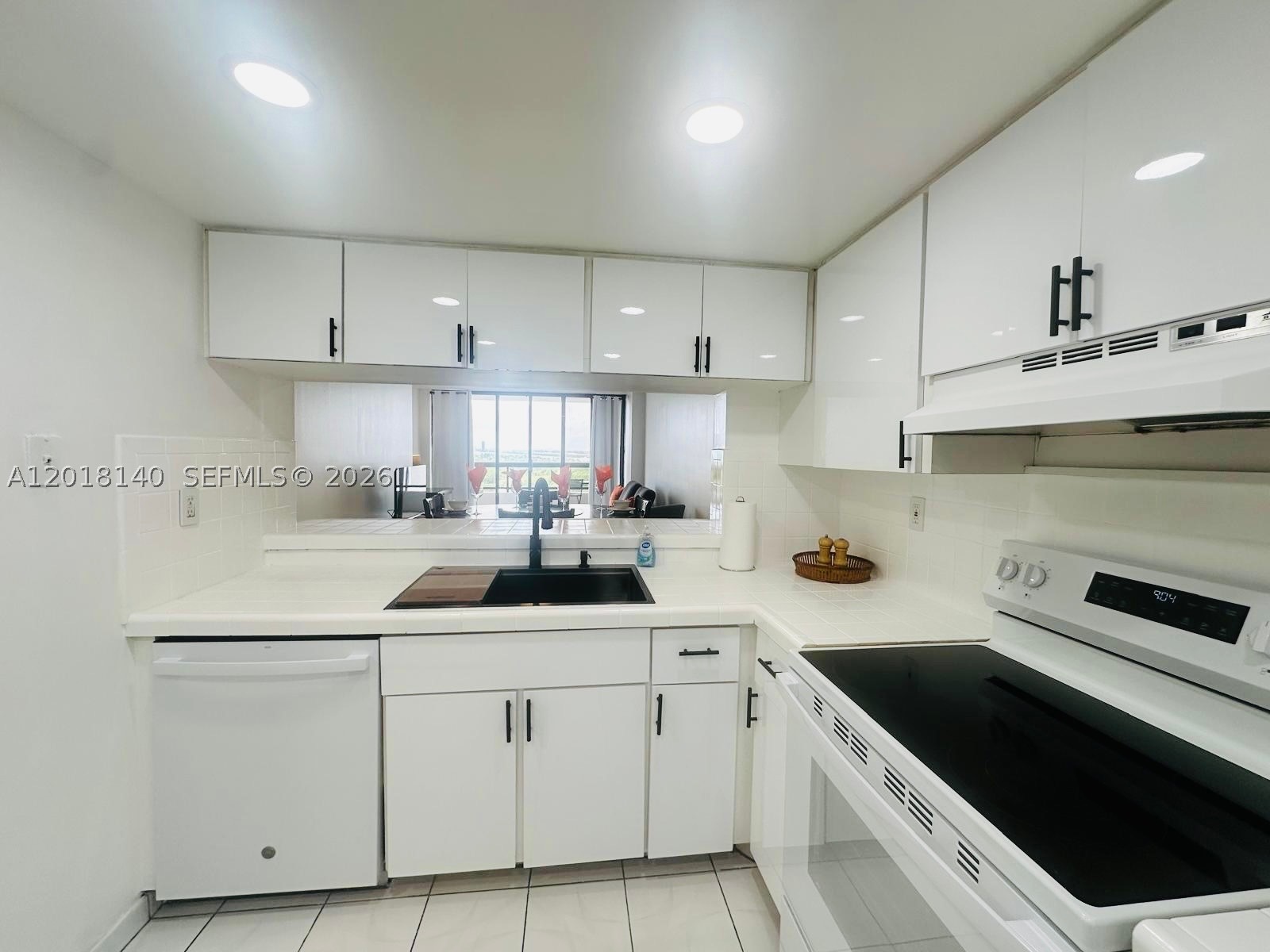2555 Collins Ave 1804 Property Photo 3