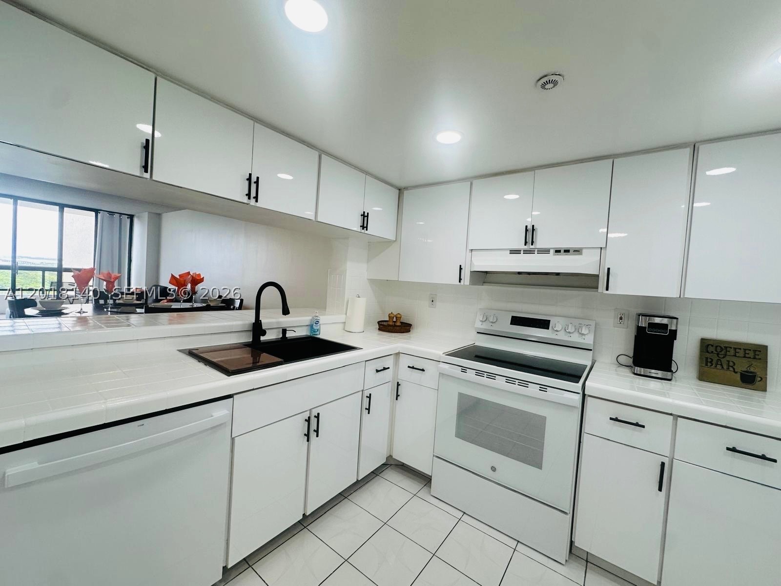 2555 Collins Ave 1804 Property Photo 4