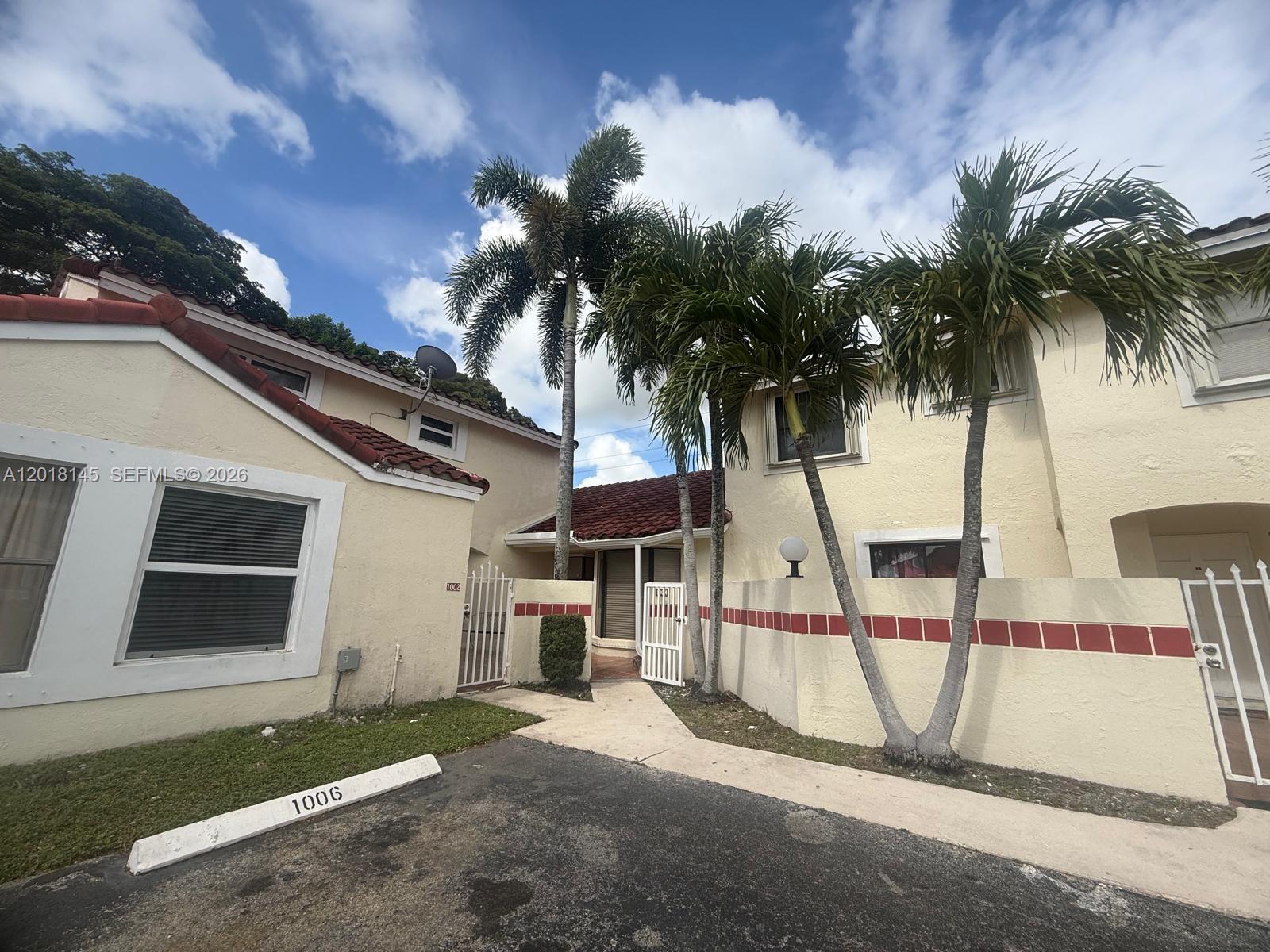1004 San Remo Cir Property Photo 2