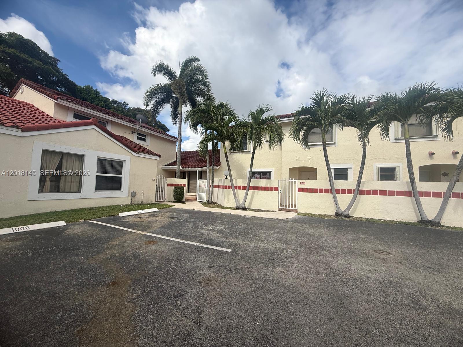 1004 San Remo Cir Property Photo 3