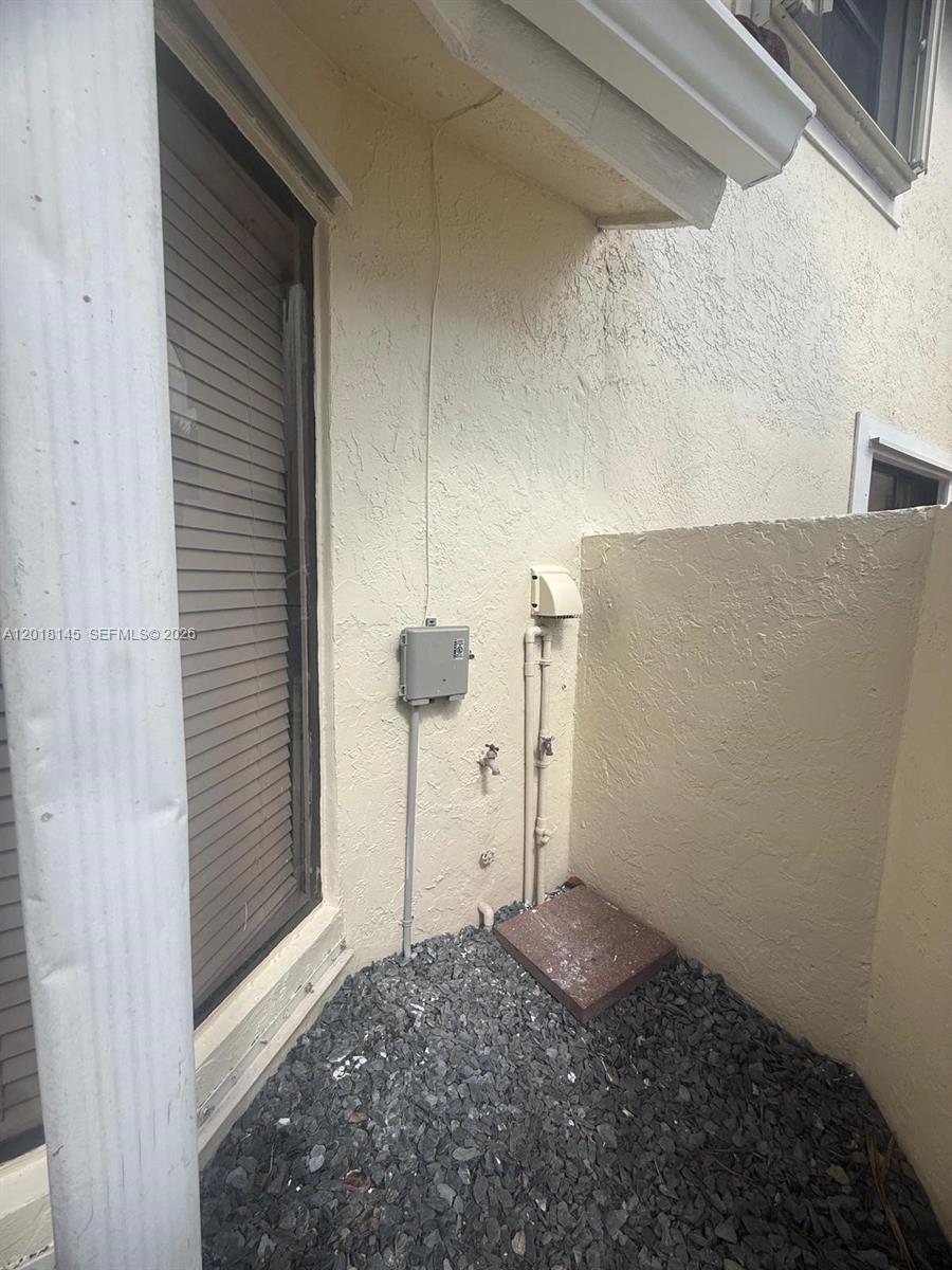1004 San Remo Cir Property Photo 4