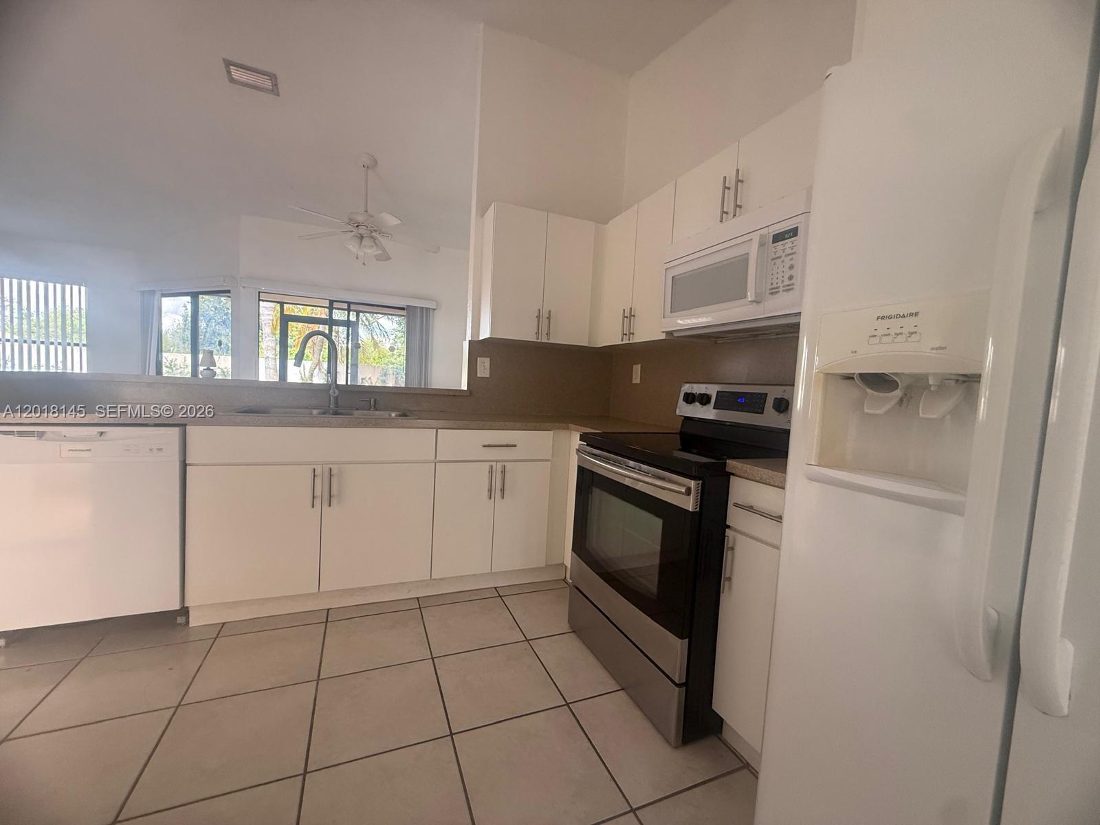 1004 San Remo Cir Property Photo 6