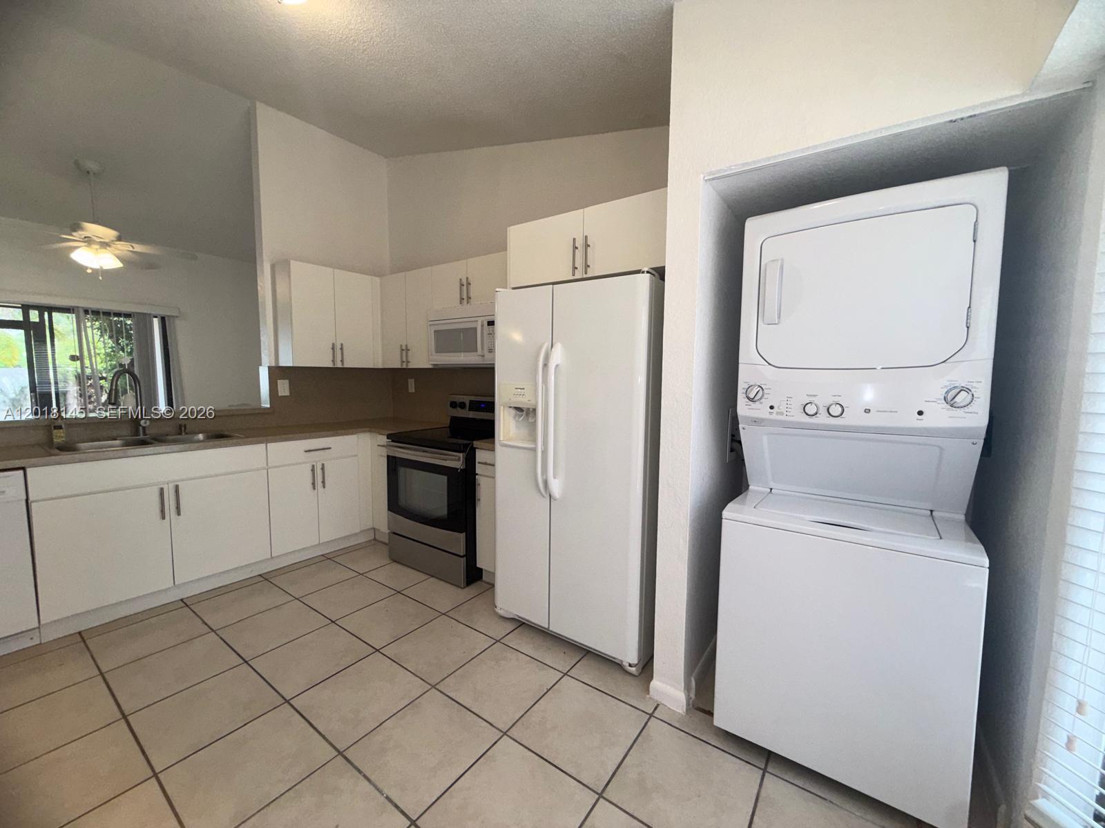 1004 San Remo Cir Property Photo 8