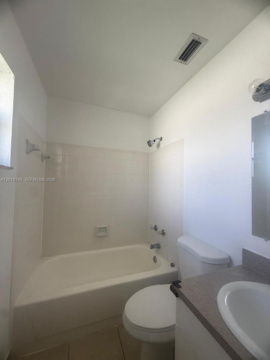 1004 San Remo Cir Property Photo 16