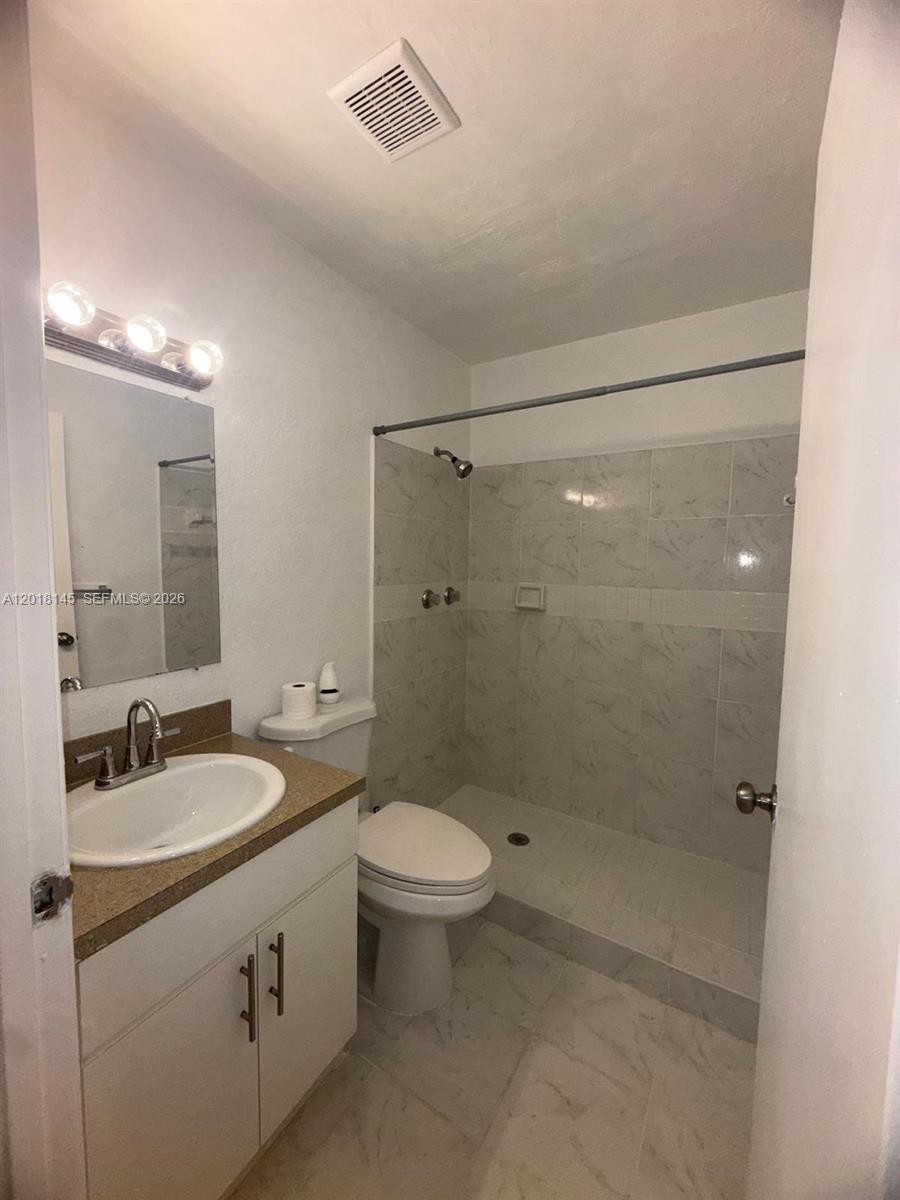 1004 San Remo Cir Property Photo 17