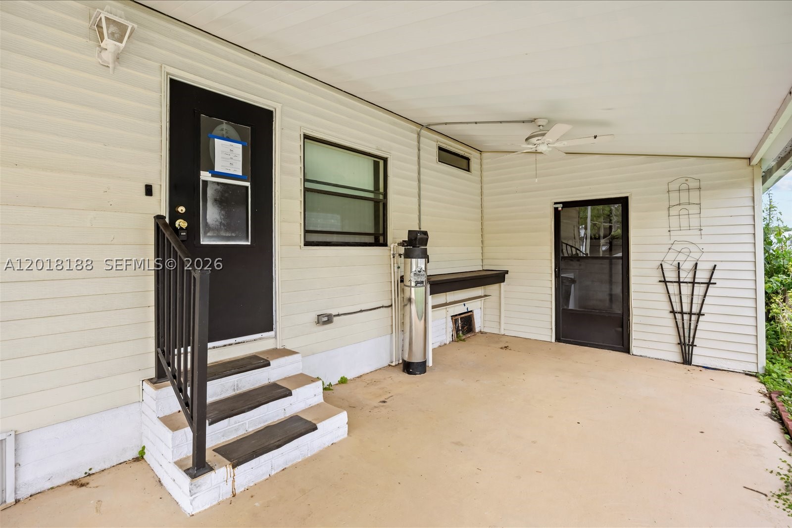 8208 W Bitterbush Ln Property Photo 4