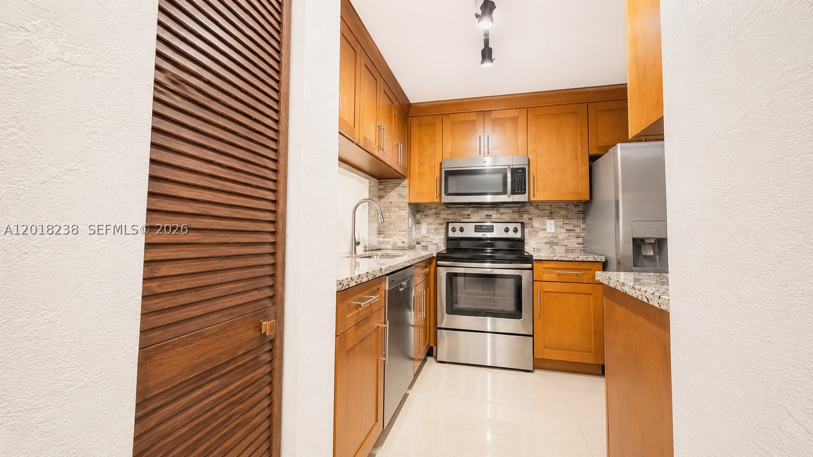 1621 Collins Ave 310 Property Photo 30