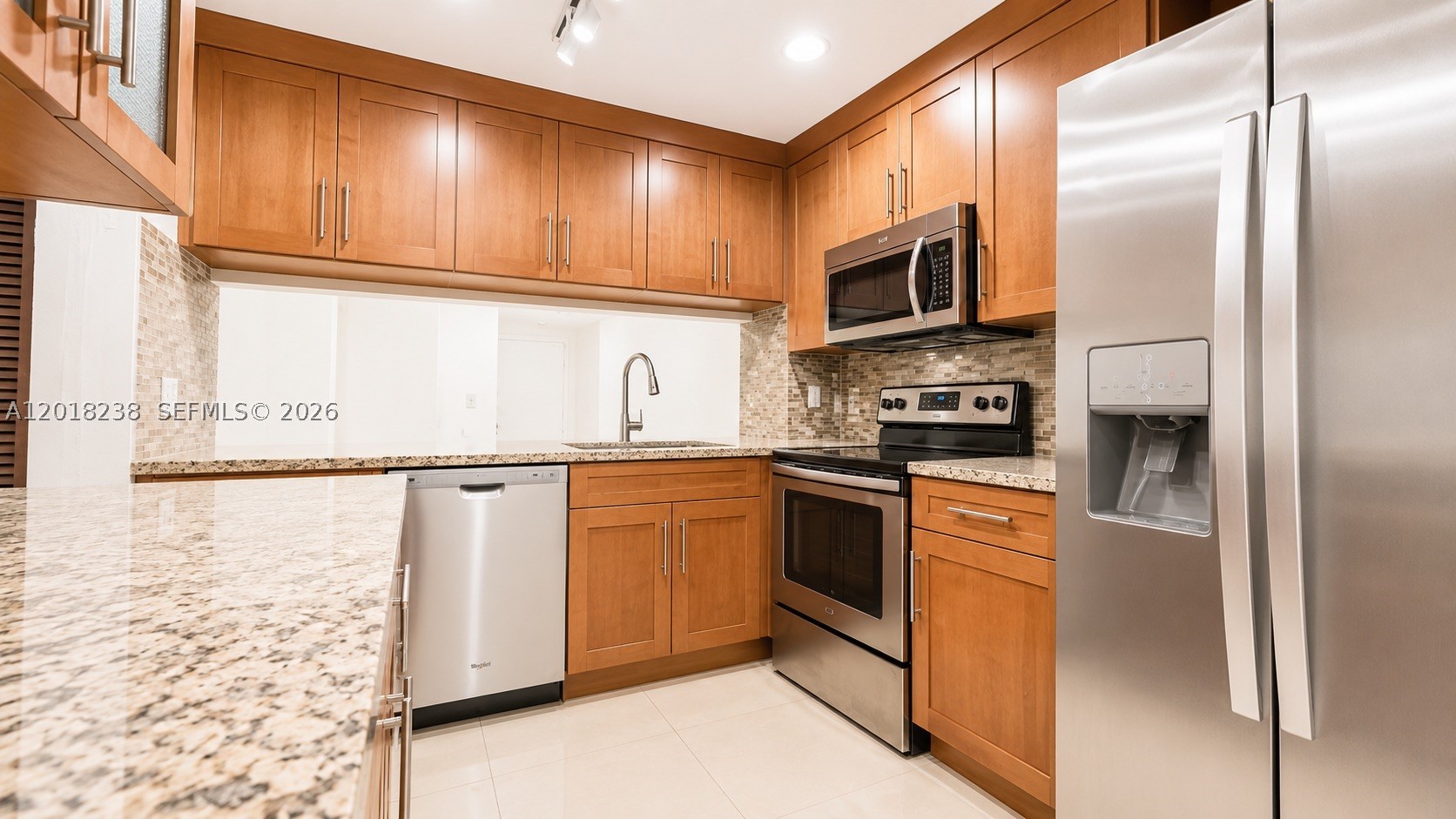 1621 Collins Ave 310 Property Photo 31