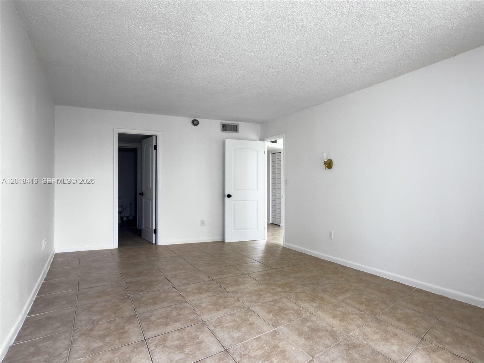 496 Nw 165th St Rd D-410 Property Photo 6