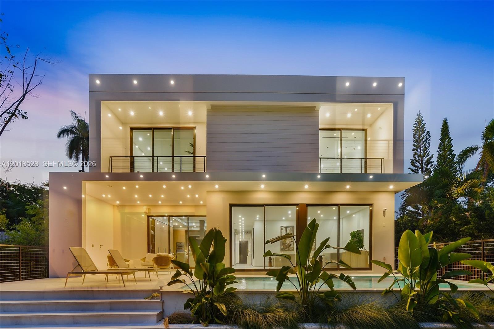 2096 Alamanda Dr