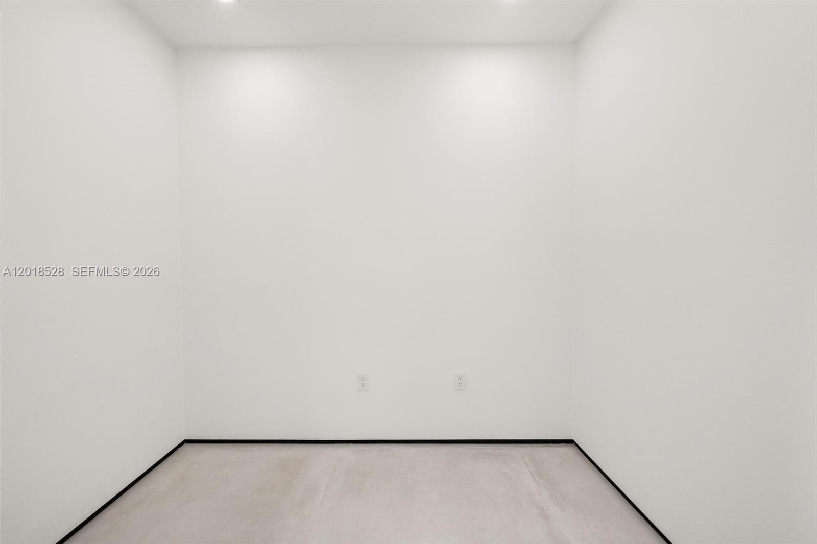 2096 Alamanda Dr Property Photo 20