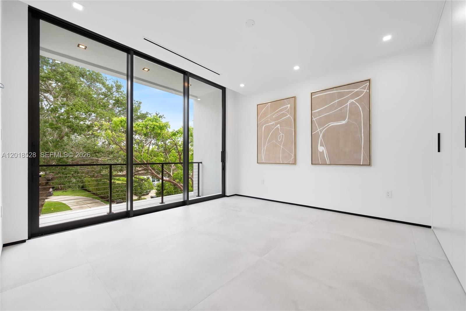 2096 Alamanda Dr Property Photo 40