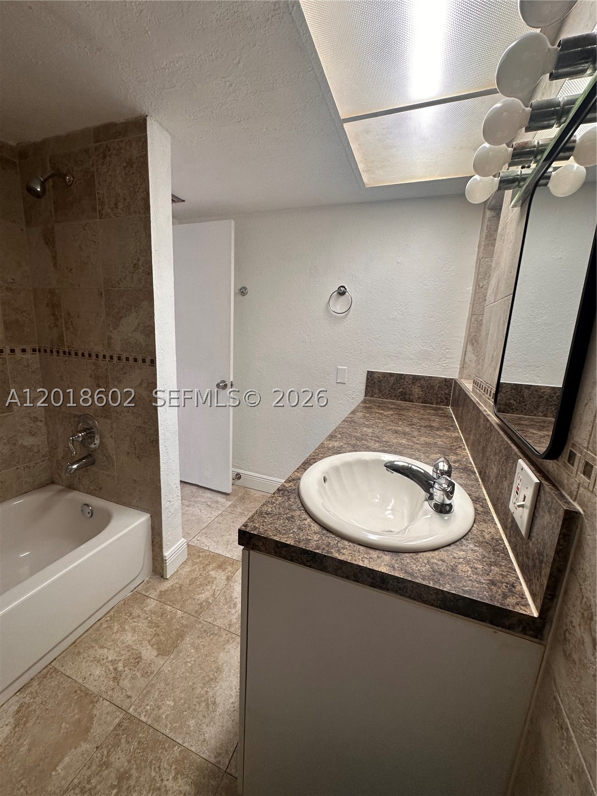 6713 N Kendall Dr 611 Property Photo 13