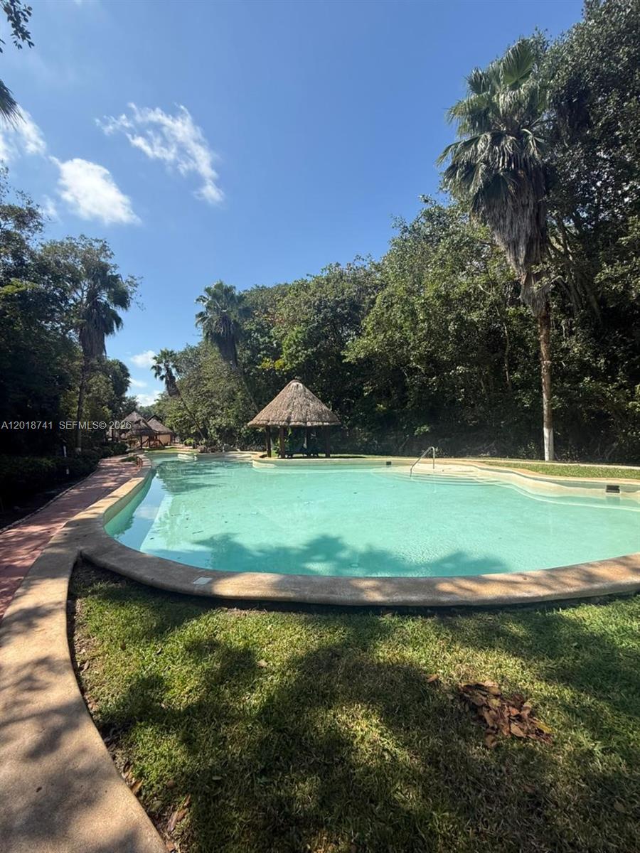 Mz10 L25 Calle Isla Property Photo 11