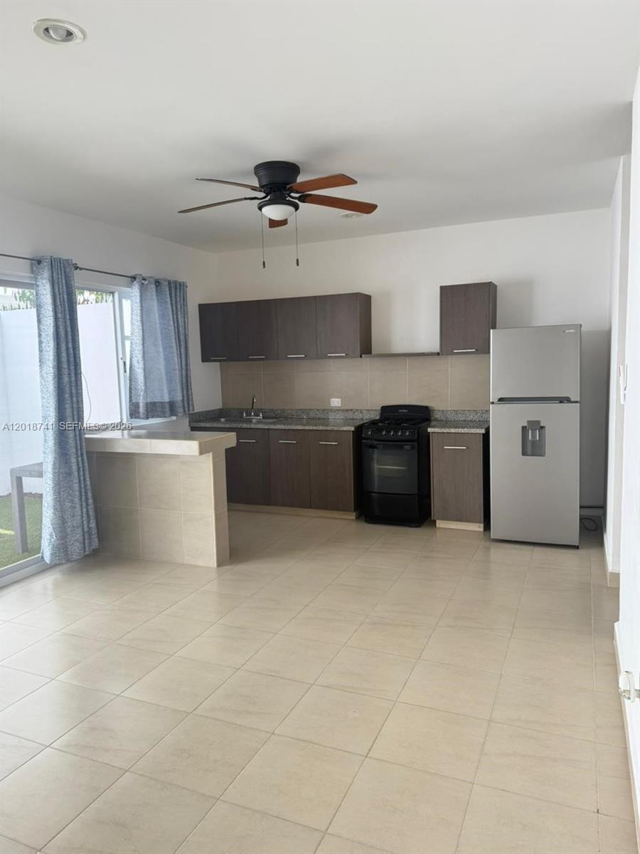Mz10 L25 Calle Isla Property Photo 16