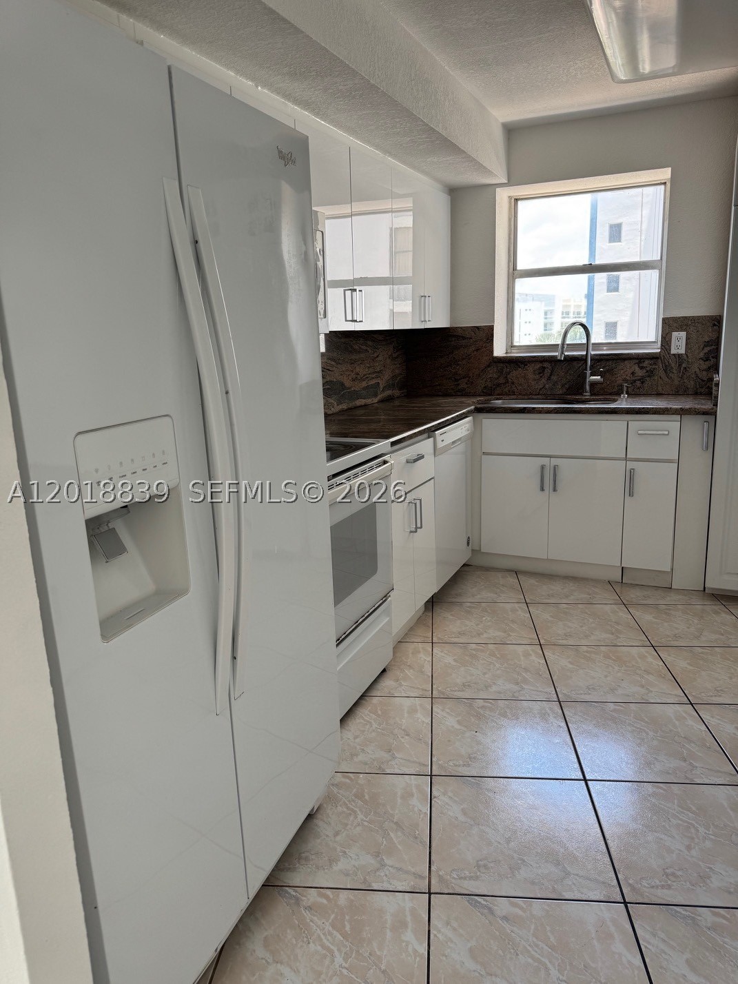 6039 Collins Av 537 Property Photo 2