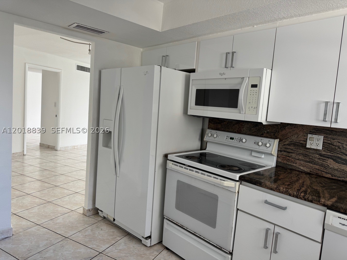 6039 Collins Av 537 Property Photo 4