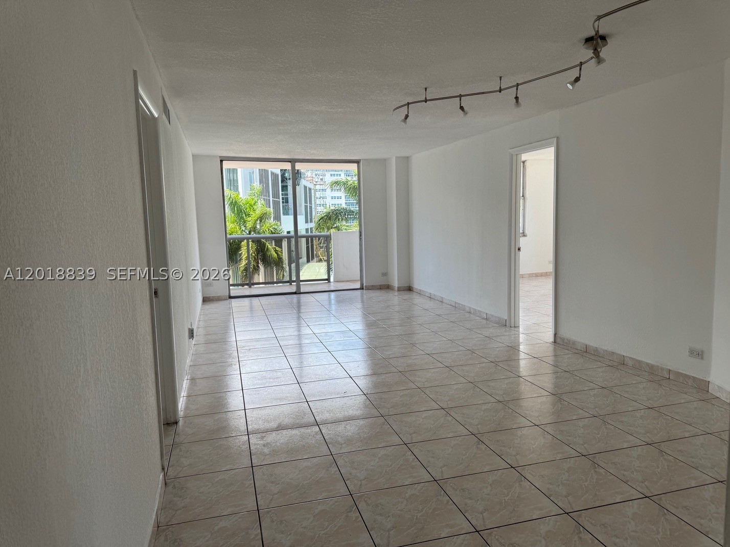 6039 Collins Av 537 Property Photo 5