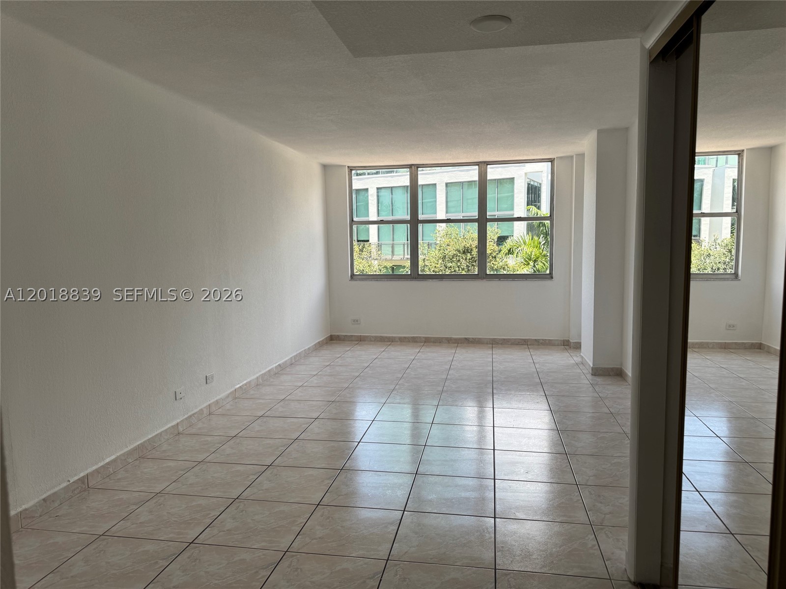 6039 Collins Av 537 Property Photo 9