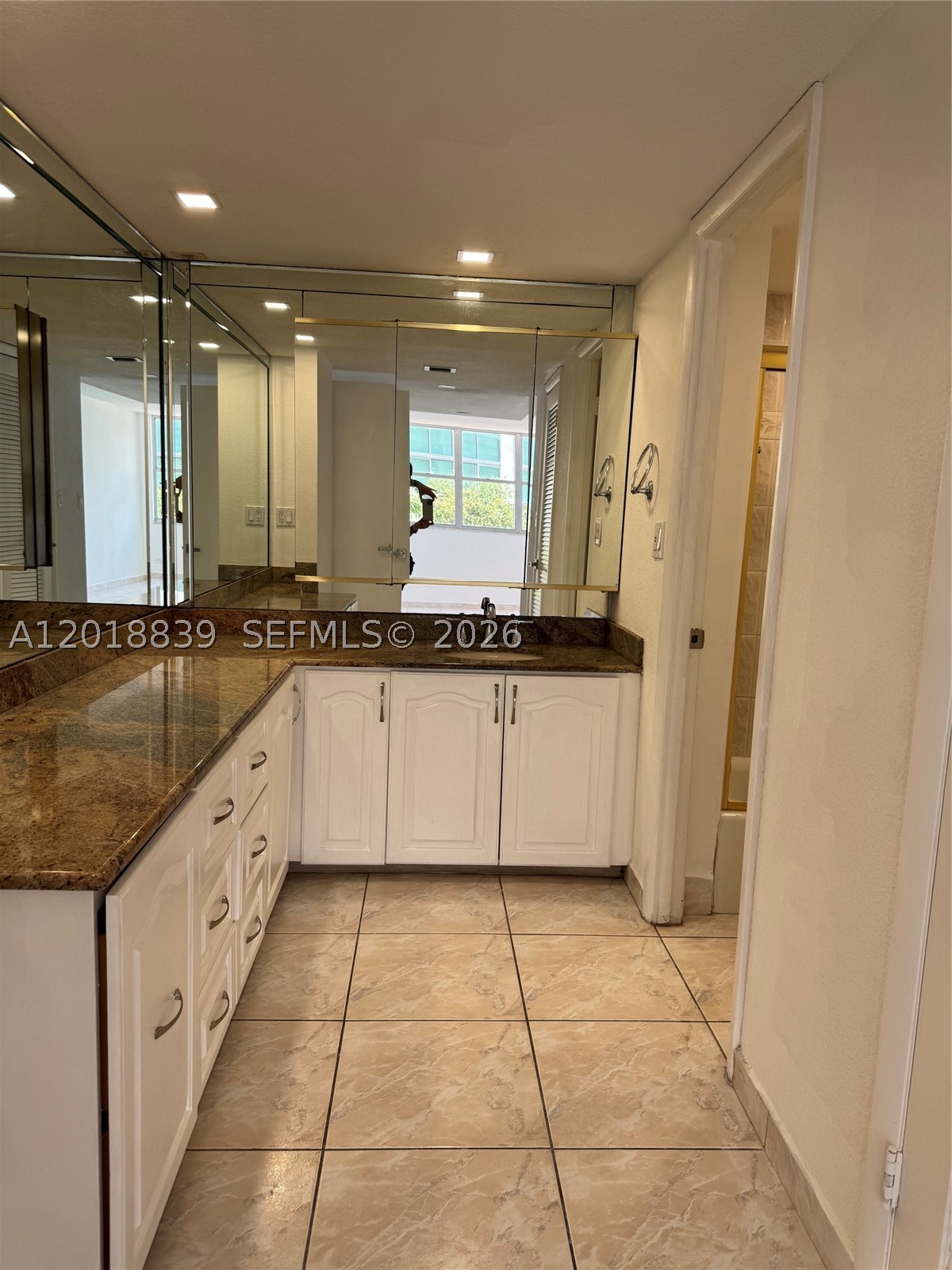 6039 Collins Av 537 Property Photo 12
