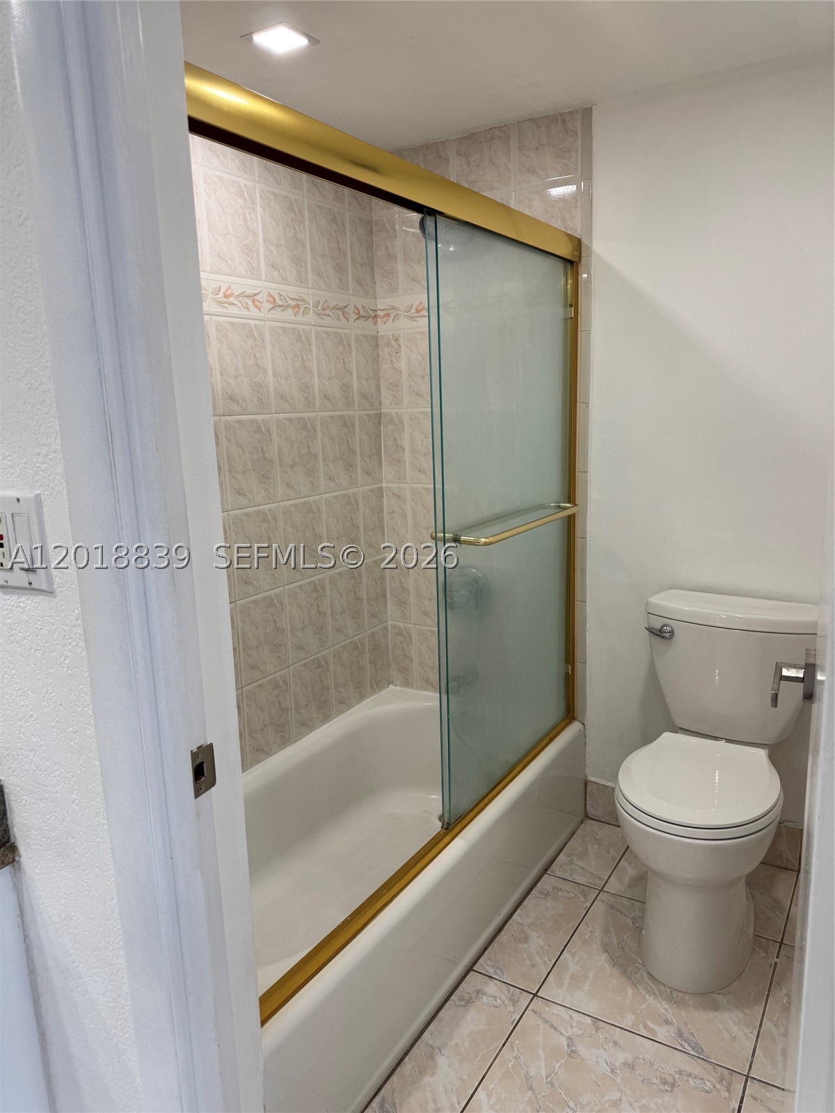 6039 Collins Av 537 Property Photo 13