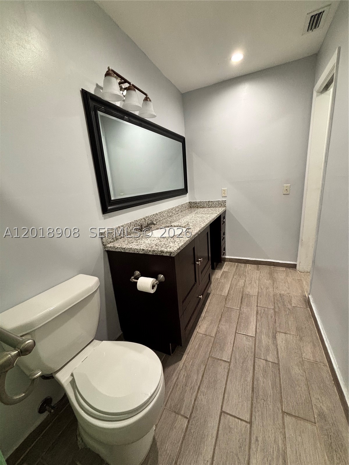 1480 E Sample Rd 209 Property Photo 17