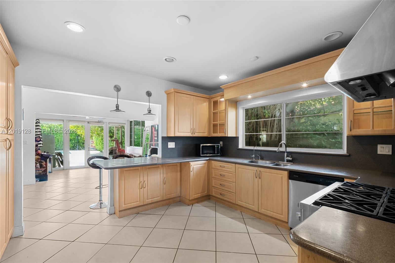 3758 Prairie Ave Property Photo 10