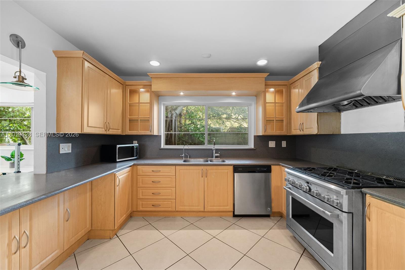 3758 Prairie Ave Property Photo 11