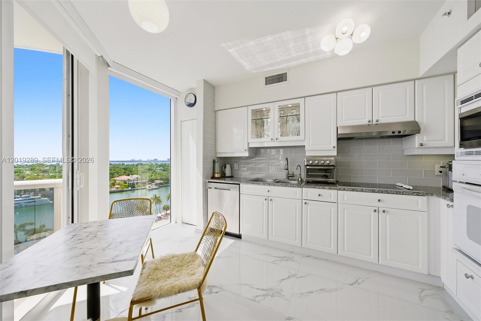 4779 Collins Ave 1206 Property Photo 6