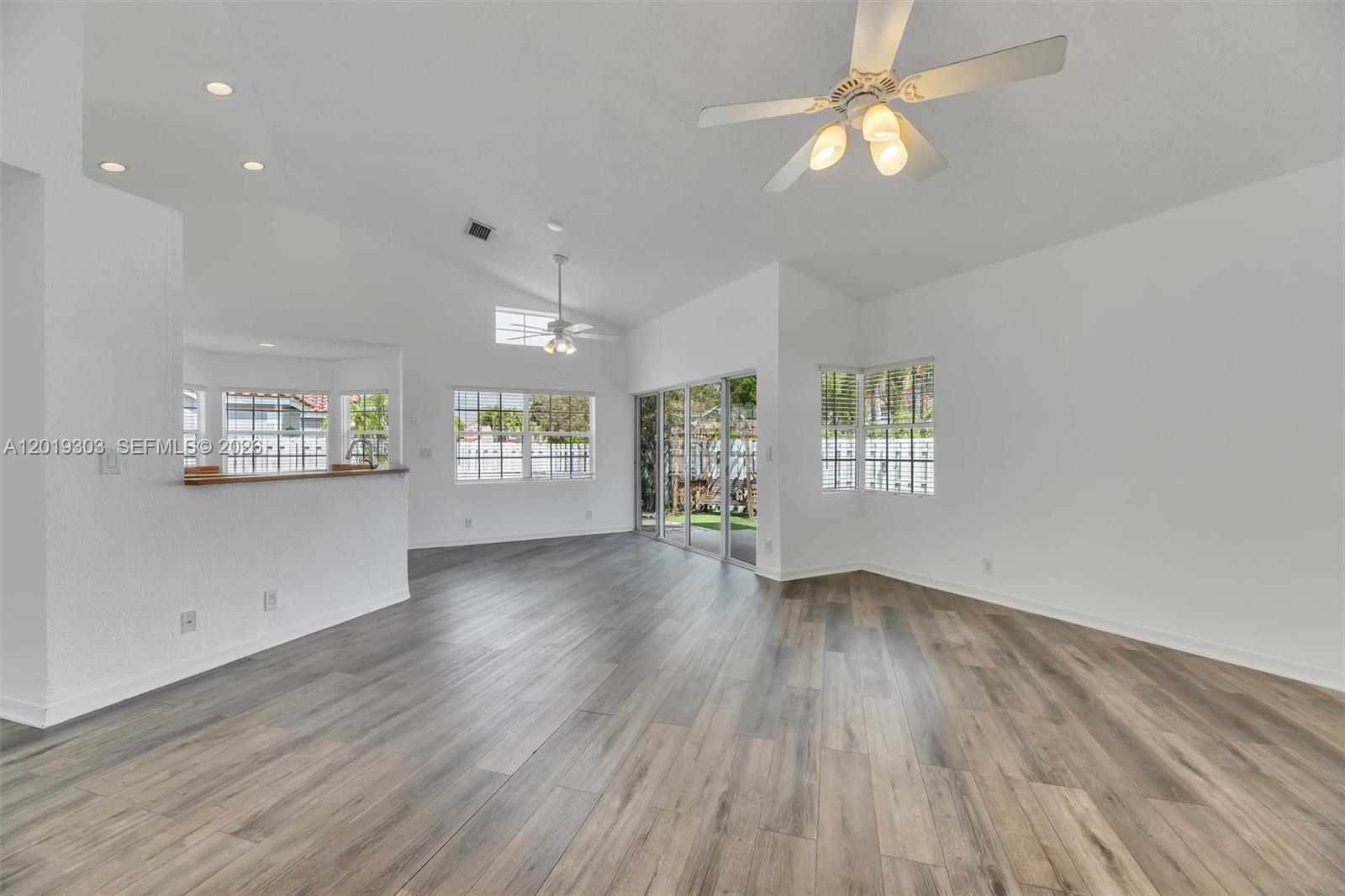 535 Somerset Way Property Photo 5