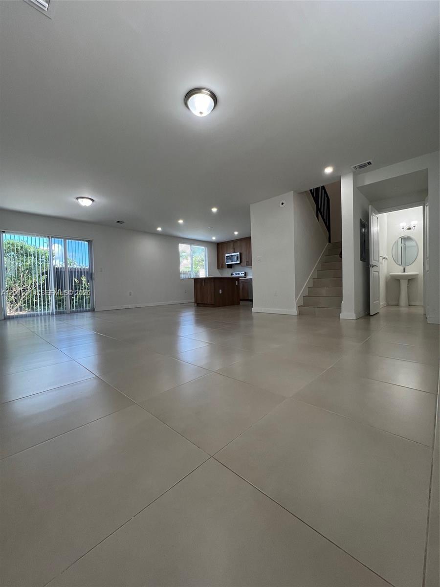 199 N Redland Rd B5 Property Photo 6