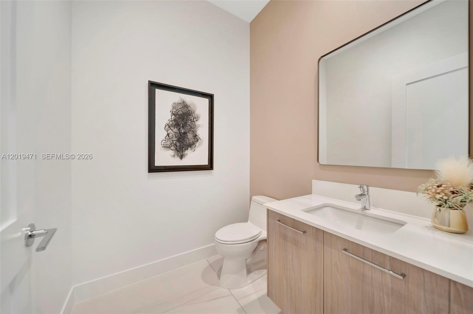 153 N Seabreeze 403 Property Photo 6