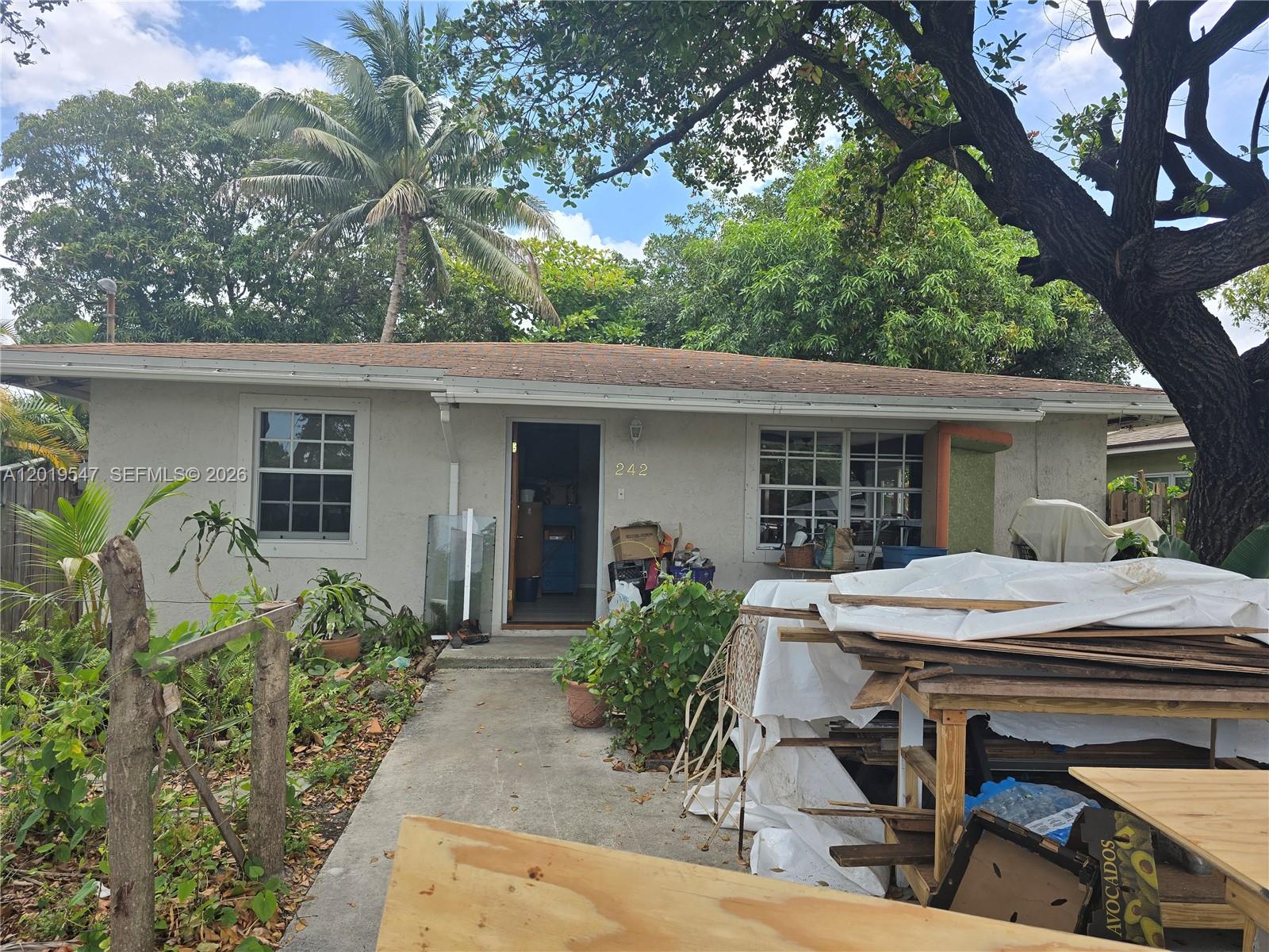 242 Nw 7th Ave Property Photo 1