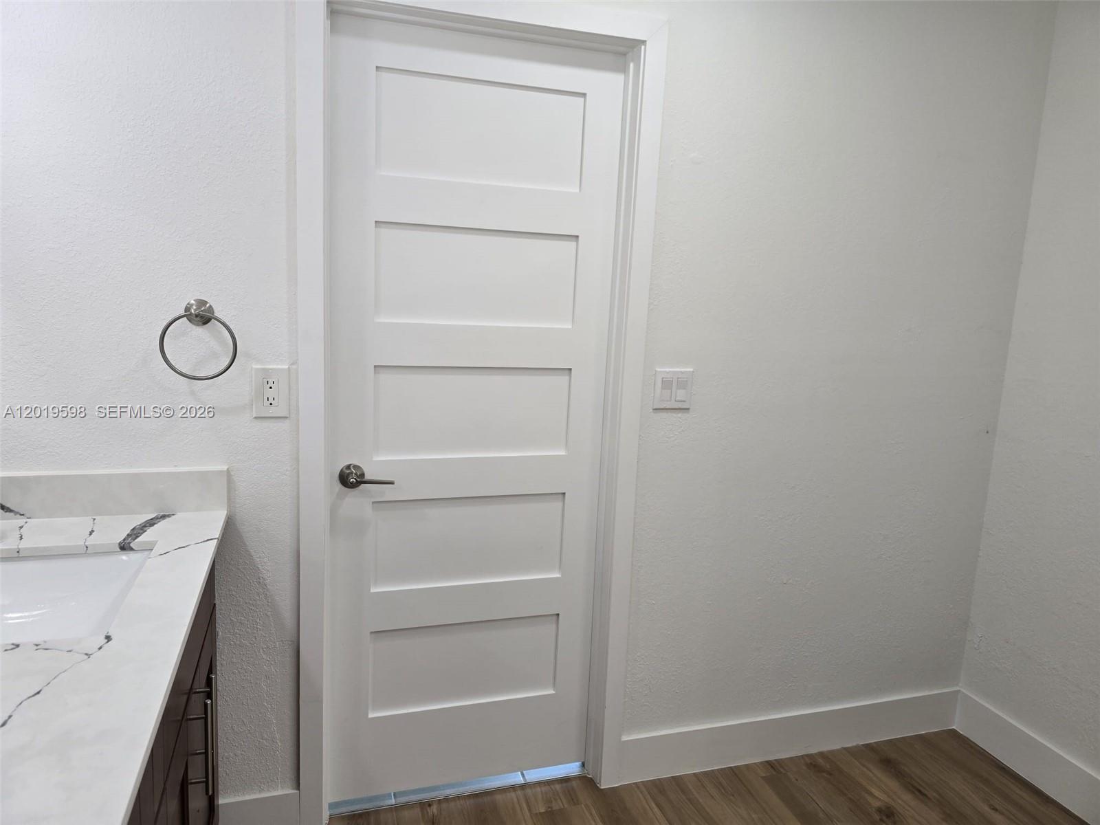 A12019598 Property Photo 25