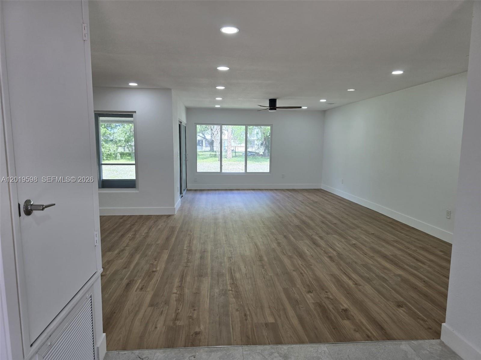 A12019598 Property Photo 30