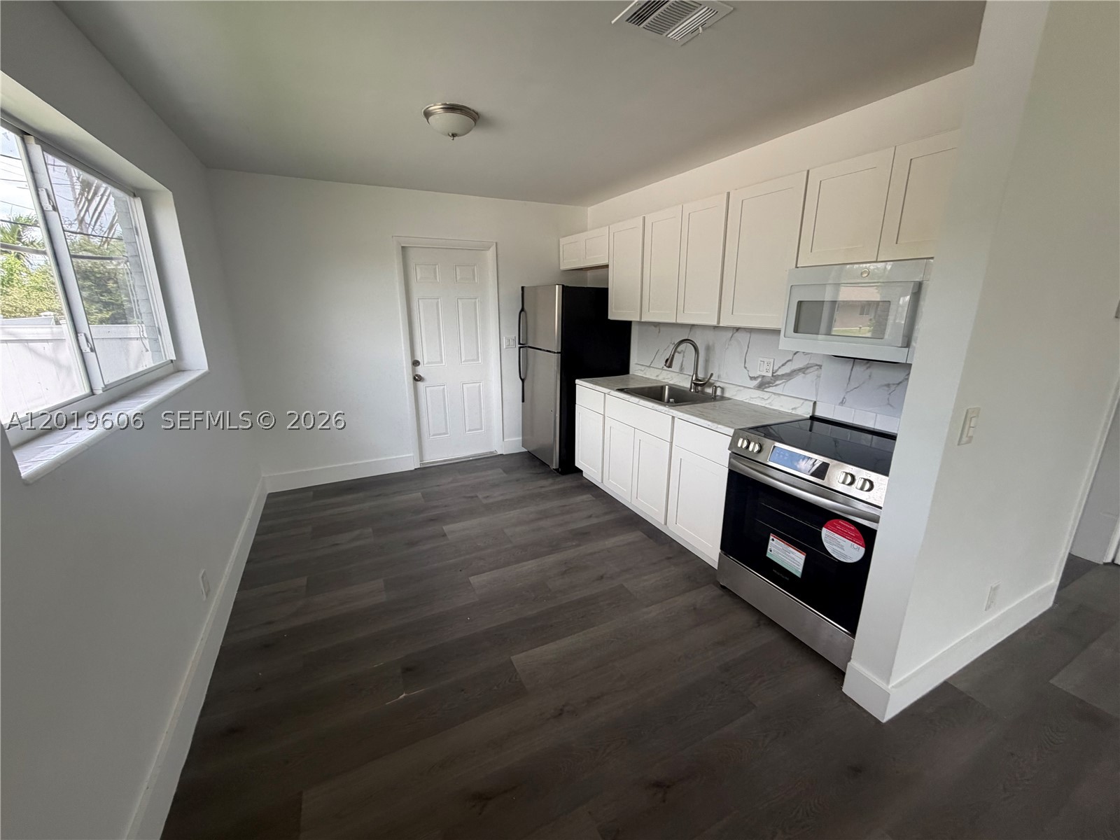 117 SE 2nd Ave 1 Property Photo 1