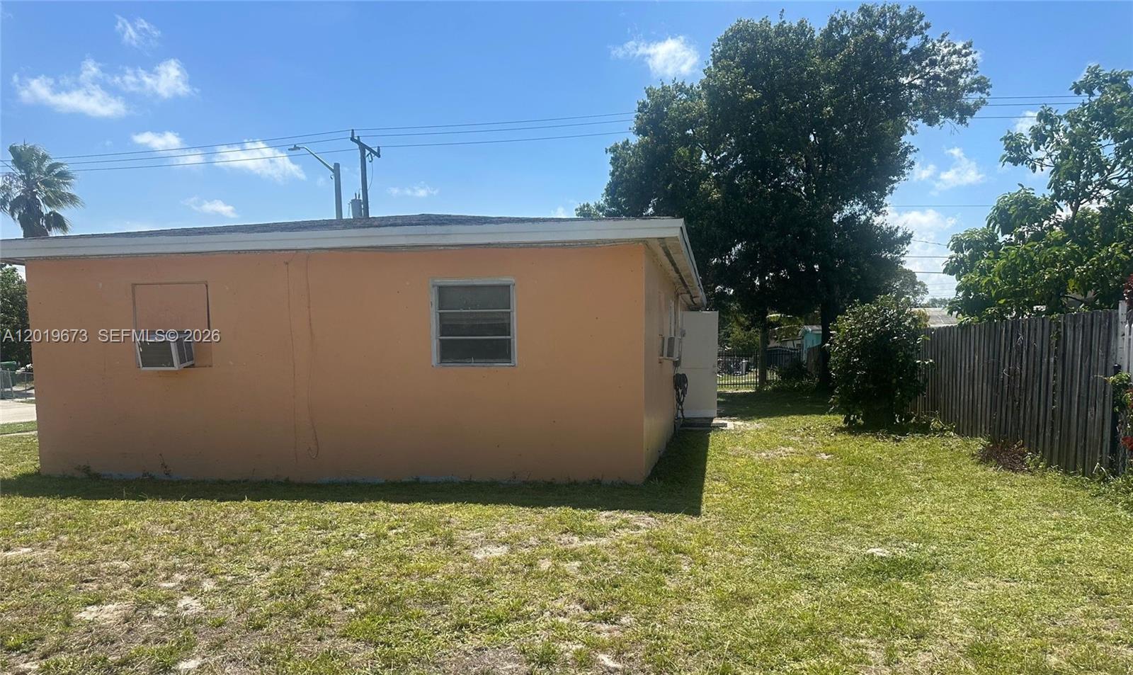 2925 Nw 5th St Property Photo 3