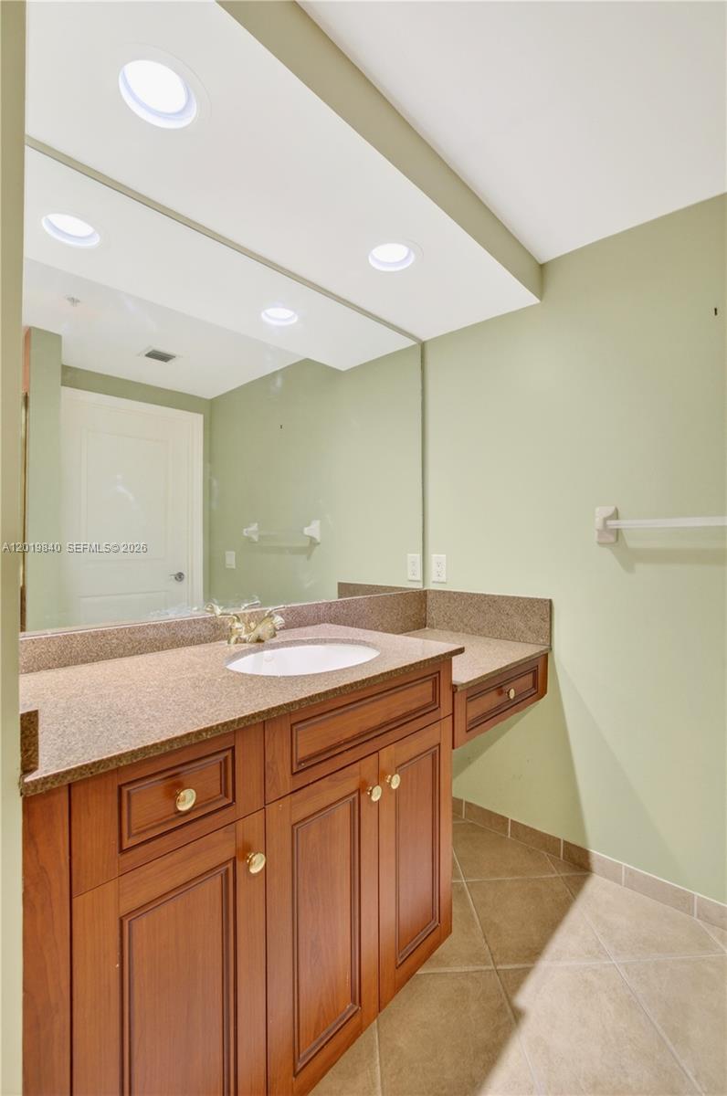 347 N New River Dr E 2205 Property Photo 30