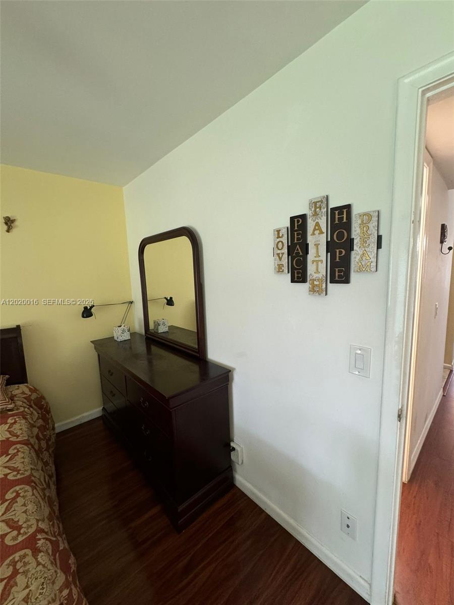 221 Kent M 221 Property Photo 7