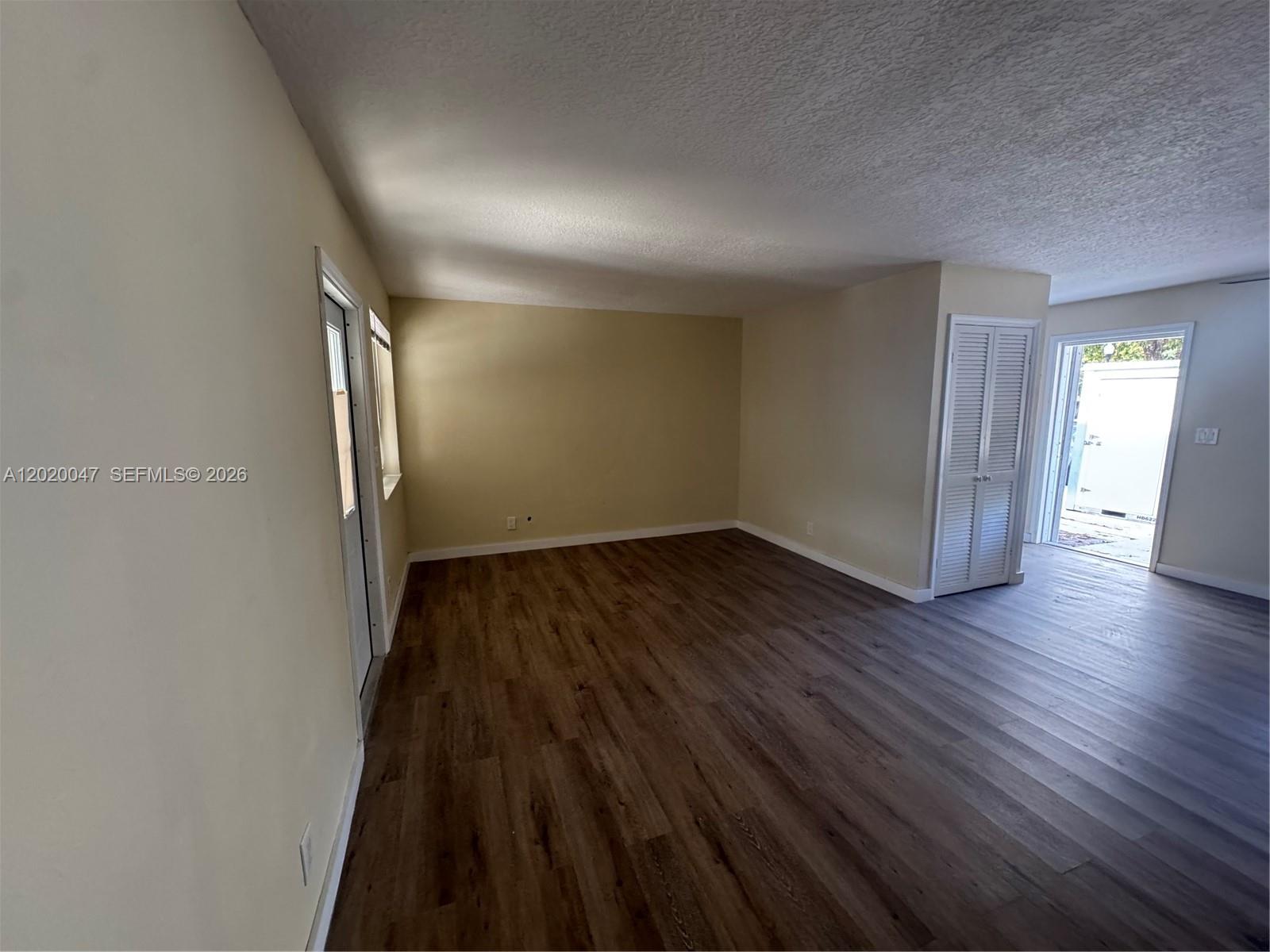 707 S 19th Ave 2 Property Photo 2