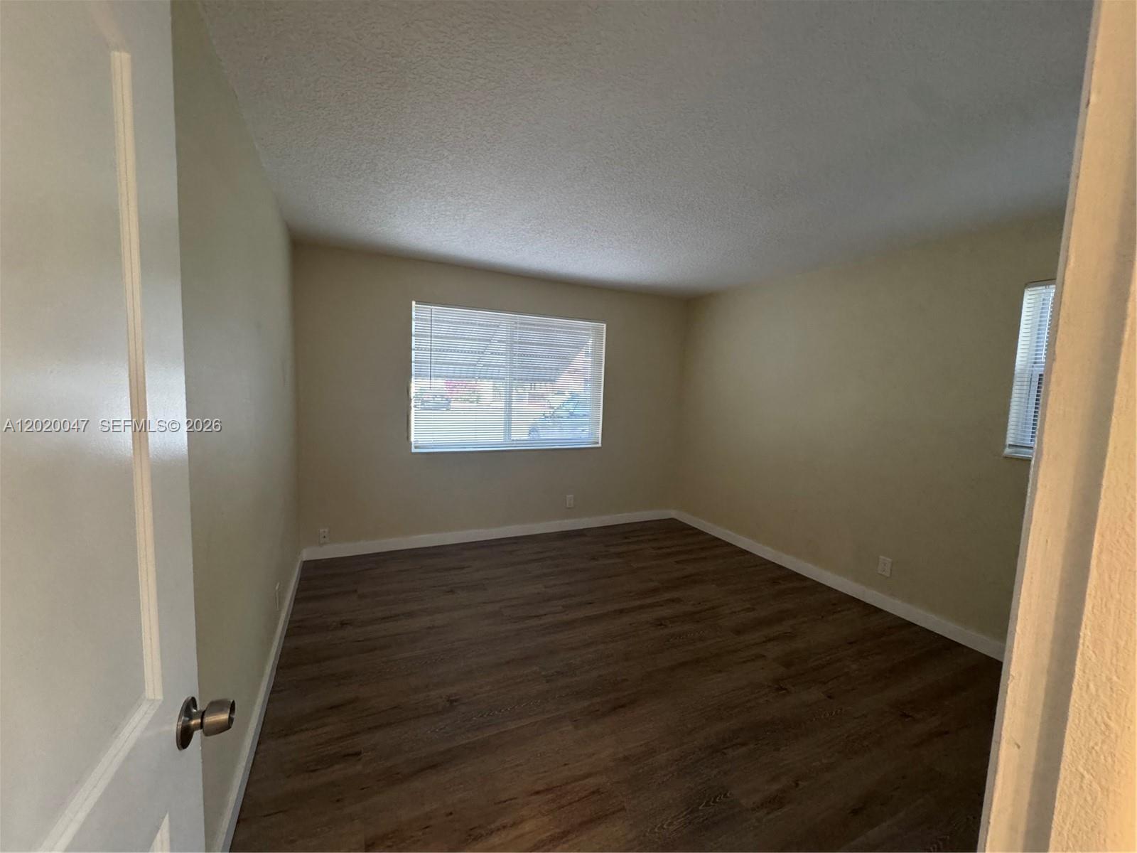 707 S 19th Ave 2 Property Photo 3