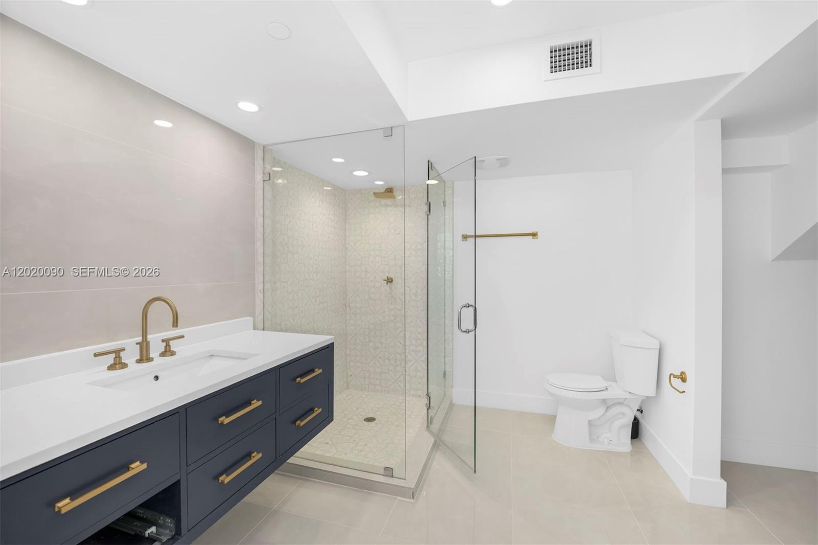 221 Jefferson Ave 10 Property Photo 8