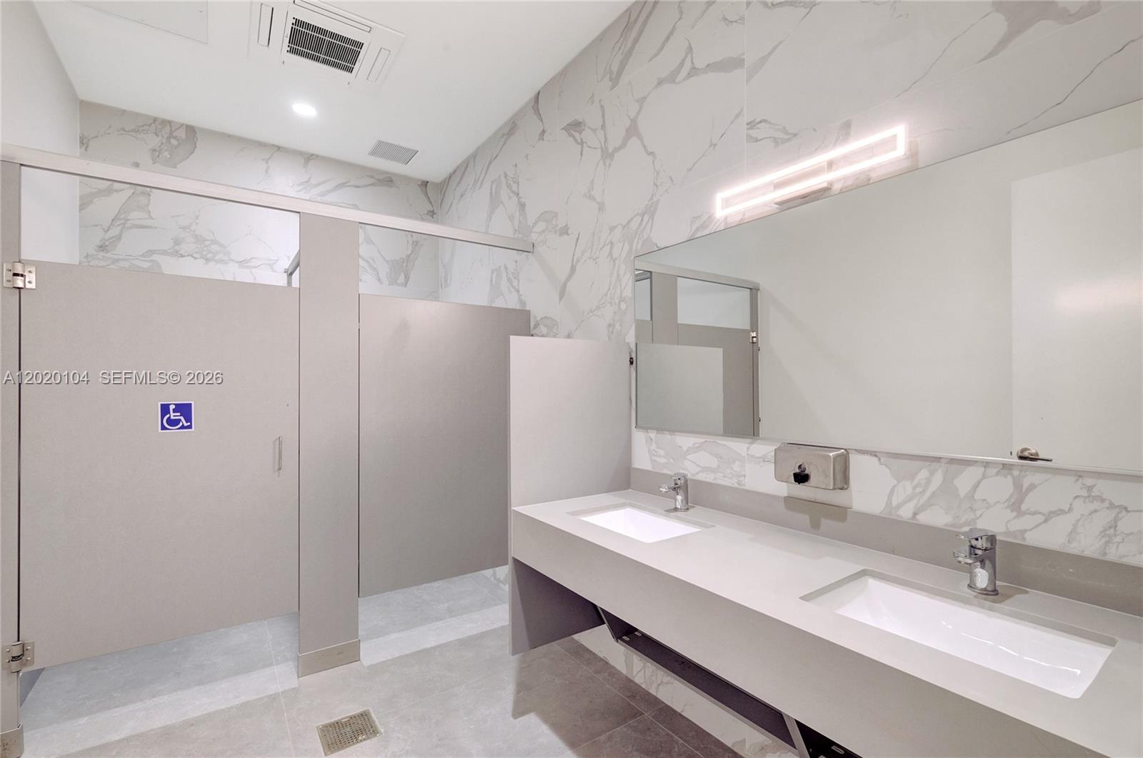 21290 Biscayne 210 Property Photo 21