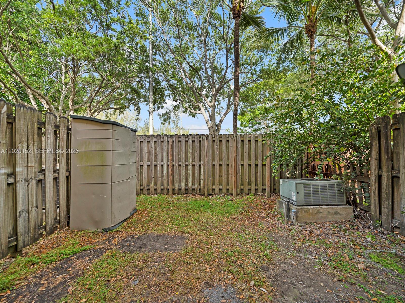 1049 Ne 42nd Pl Property Photo 13