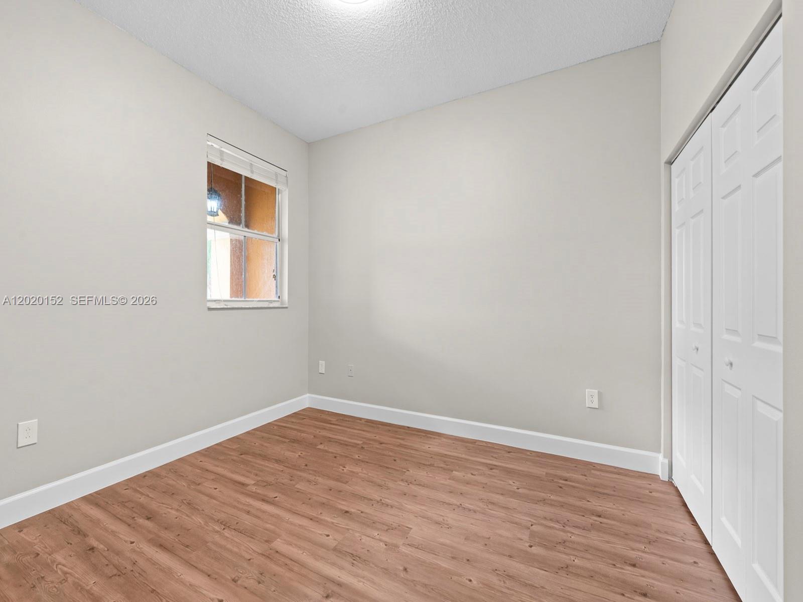 1049 Ne 42nd Pl Property Photo 15